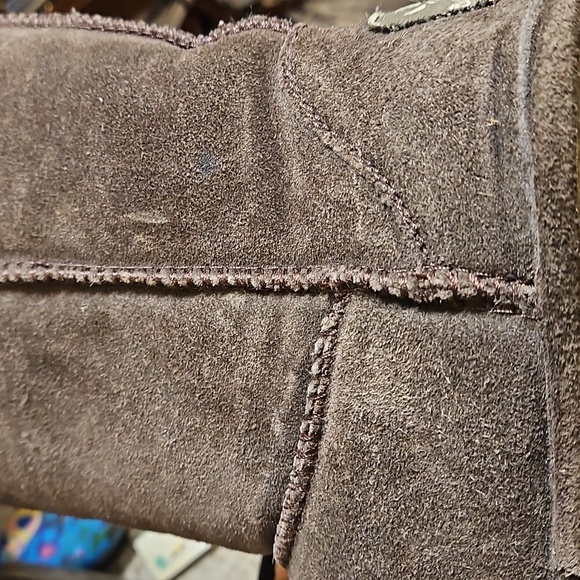 Bearpaw Chocolate Suede Boot Wool-lined - Picture 13 of 13